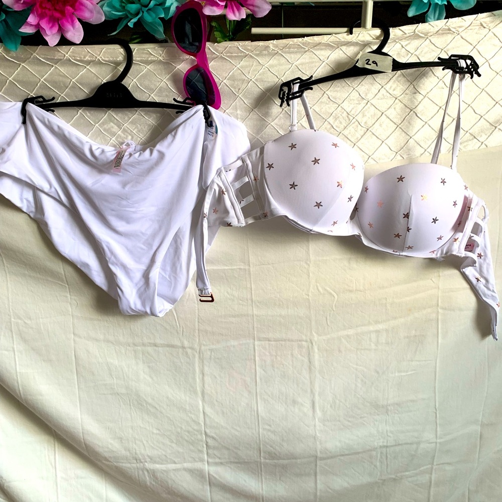 Two piece bathing suit. Top can use it as strapless. Nice details on the side